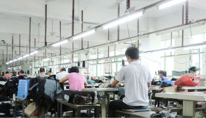 直筒休閑時(shí)尚歐美水洗牛仔褲 廠家批發(fā)與生產(chǎn)加工的全方位解析